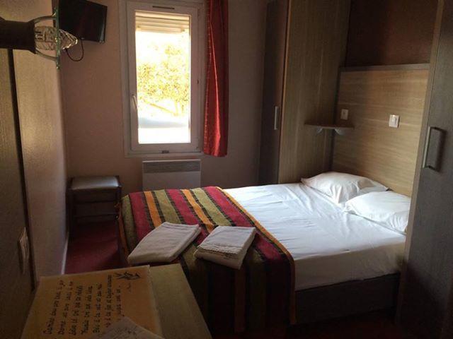 Lou Mistralou Hotel Saint-Andiol Ngoại thất bức ảnh